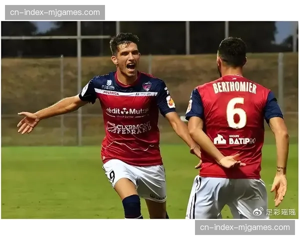 特鲁瓦对阵克莱蒙比赛因场内闯入无人机中断十分钟 特鲁瓦对阵克莱蒙比赛因场内闯入无人机中断十分钟