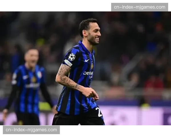 国际米兰1-0小胜莱切,恰尔汗奥卢点射制胜。 国际米兰1-0小胜莱切,恰尔汗奥卢点射制胜。