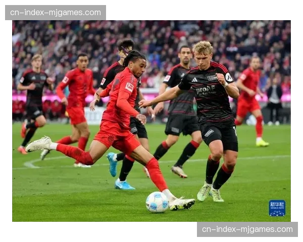 战术复盘：拜仁如何通过边中结合撕开柏林联合的密集防守